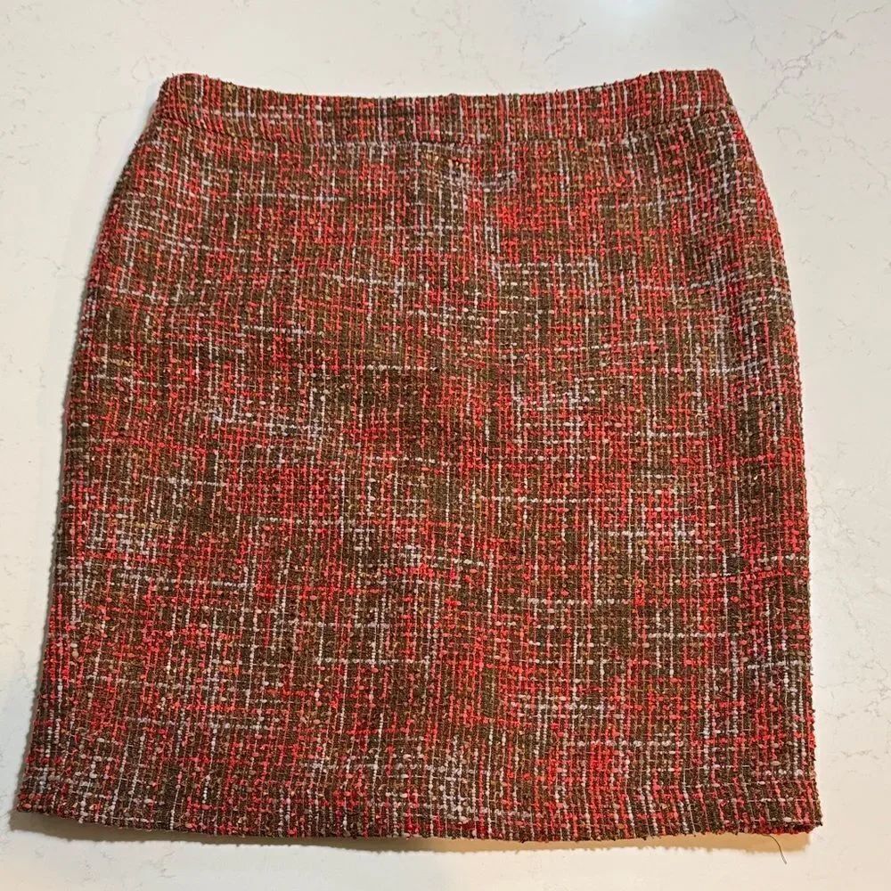 Dalia Collection Elegant Red and Brown Tweed Skirt.  Size 6